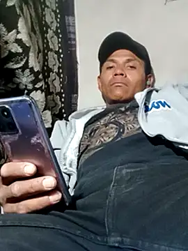 Snapshot of Moreno1813 chatting on 03-16-25, 06:31 Moreno1813 online show from 03-16-25, 06:31