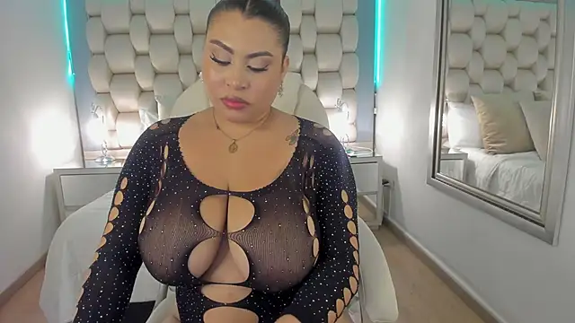 Snapshot of Helleamazing chatting on 12-08-24, 02:49 Helleamazing online show from 12-08-24, 02:49