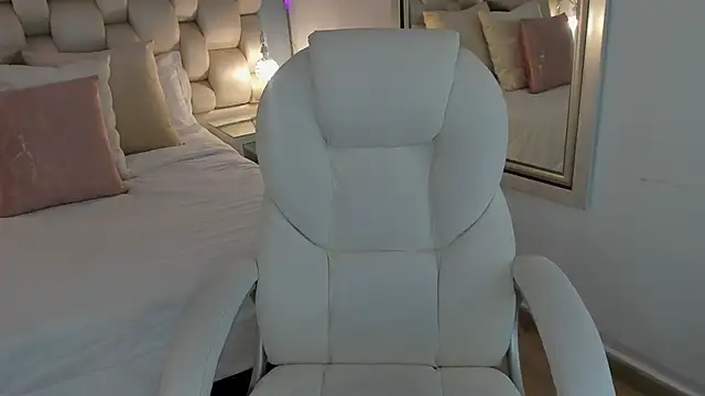 Snapshot of Helleamazing chatting on 03-15-25, 06:25 Helleamazing online show from 03-15-25, 06:25