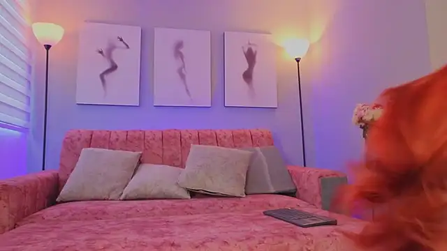 Juliana Saenzz online show from 10-24-25, 12:45