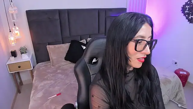 kira moon   online show from 04-12-26, 05:40