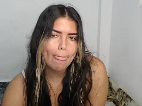 Snapshot of sweetkitty_16 chatting on 06-05-26, 05:58 sweetkitty 16 online show from 06-05-26, 05:58