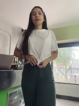 Snapshot of LittleDoll___ chatting on 06-18-26, 12:20 LittleDoll online show from 06-18-26, 12:20