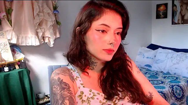 Snapshot of LiliJones_ chatting on 05-10-26, 08:58 LiliJones online show from 05-10-26, 08:58