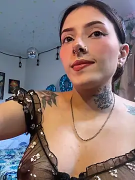 Snapshot of LiliJones_ chatting on 05-15-26, 06:48 LiliJones online show from 05-15-26, 06:48