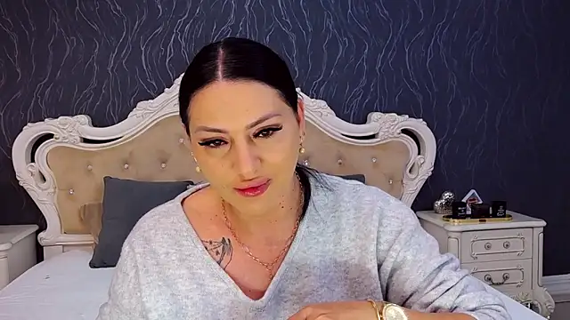 Snapshot of Lauren_Saint chatting on 11-06-25, 09:43 Lauren Saint online show from 11-06-25, 09:43