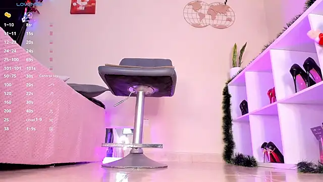 Snapshot of Itzeldreams chatting on 12-13-24, 01:55 Itzeldreams online show from 12-13-24, 01:55