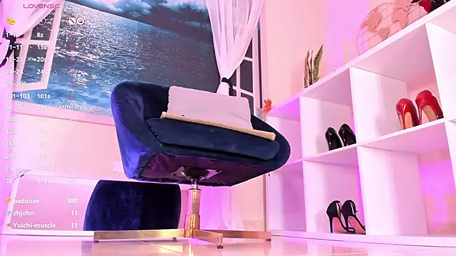 Snapshot of Itzeldreams chatting on 02-07-25, 04:56 Itzeldreams online show from 02-07-25, 04:56