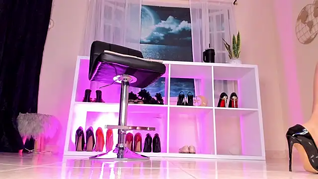 Snapshot of Itzeldreams chatting on 09-12-25, 01:11 Itzeldreams online show from 09-12-25, 01:11