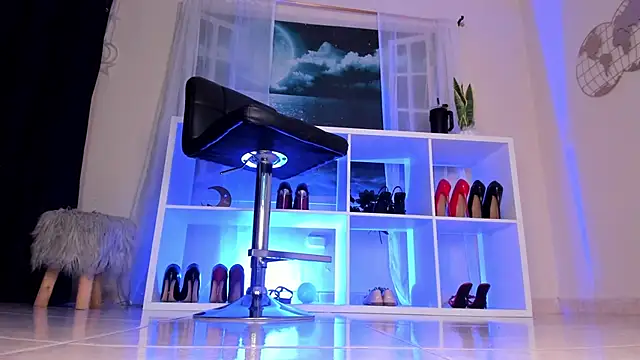 Snapshot of Itzeldreams chatting on 10-06-25, 01:30 Itzeldreams online show from 10-06-25, 01:30