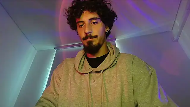 Snapshot of milkoffe chatting on 05-14-26, 01:40 milkoffe online show from 05-14-26, 01:40