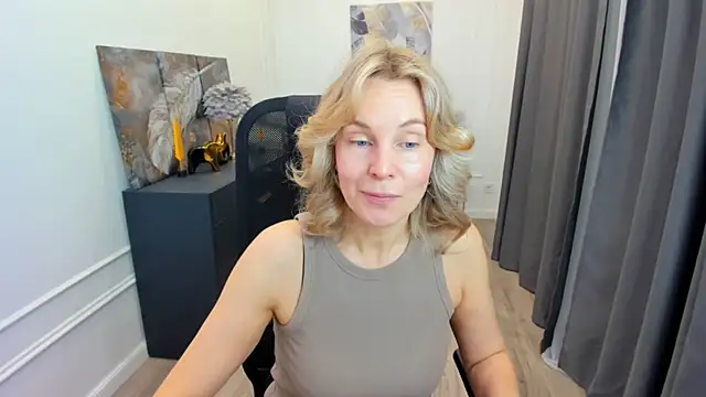 Snapshot of Sinty_Devis chatting on 05-16-26, 04:31 Sinty Devis online show from 05-16-26, 04:31