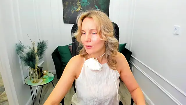 Snapshot of Sinty_Devis chatting on 05-21-26, 04:41 Sinty Devis online show from 05-21-26, 04:41