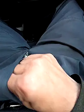 Snapshot of mjiyk1130 chatting on 03-11-26, 08:20 mjiyk1130 online show from 03-11-26, 08:20