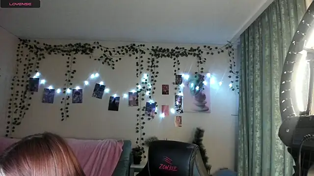 Snapshot of ViolaIntelligent chatting on 01-11-25, 04:46 ViolaIntelligent online show from 01-11-25, 04:46