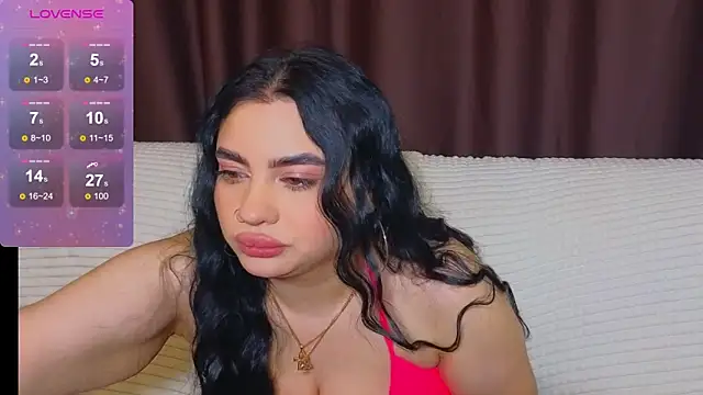 Nikki Kardashian online show from 02-15-25, 03:52