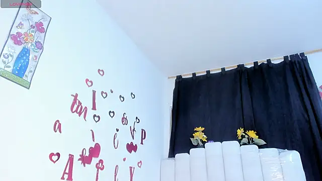 Snapshot of RoxannaBlanche chatting on 04-24-26, 11:12 RoxannaBlanche online show from 04-24-26, 11:12