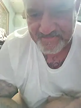 Snapshot of bigdoog8 chatting on 06-04-26, 10:49 bigdoog8 online show from 06-04-26, 10:49