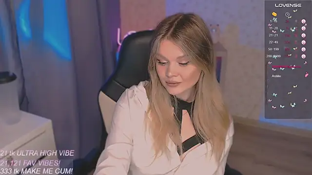 Snapshot of VeronaAura chatting on 10-02-25, 08:49 VeronaAura online show from 10-02-25, 08:49