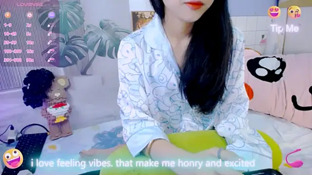 Snapshot of Ly__ chatting on 02-11-26, 03:11 Ly online show from 02-11-26, 03:11