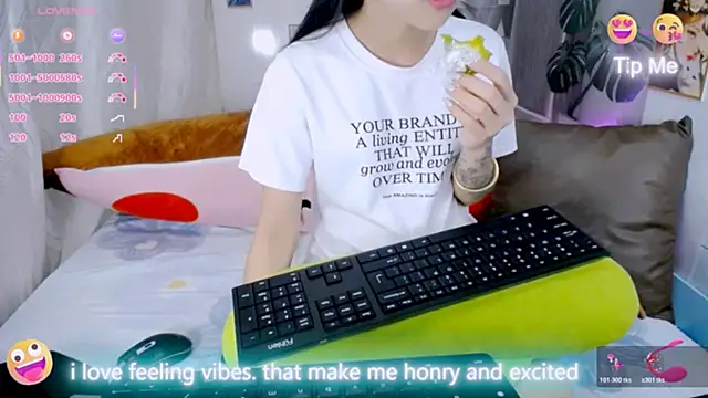 Ly   online show from 03-19-26, 06:06