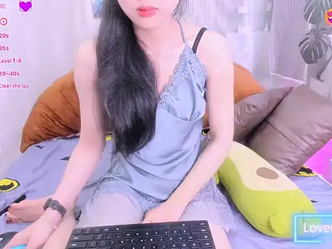 Snapshot of Ly__ chatting on 06-15-26, 03:09 Ly online show from 06-15-26, 03:09