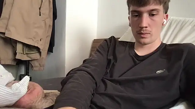 Snapshot of hungandfun05 chatting on 10-08-25, 01:53 hungandfun05 online show from 10-08-25, 01:53