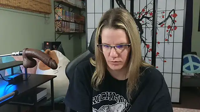 Sarahtineke online show from 12-16-24, 07:00