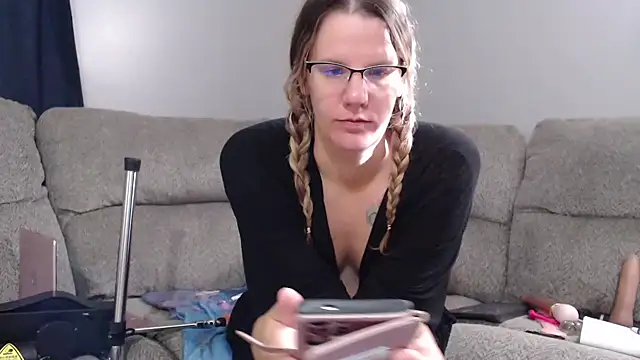 Sarahtineke online show from 10-14-25, 02:40
