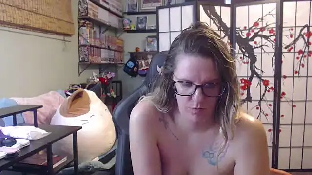 Sarahtineke online show from 03-20-26, 05:51