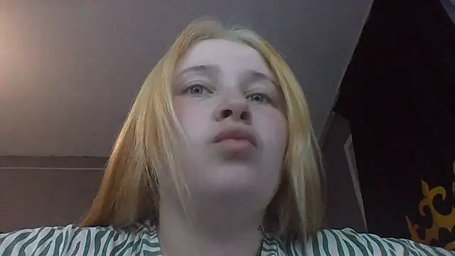 Snapshot of Light_Luna chatting on 06-26-26, 04:00 Light Luna online show from 06-26-26, 04:00