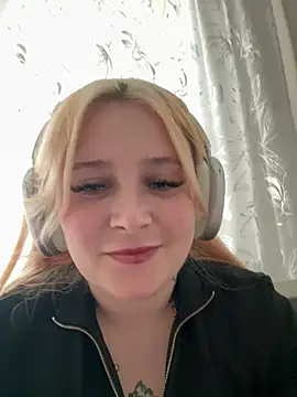 Snapshot of Light_Luna chatting on 07-11-26, 10:29 Light Luna online show from 07-11-26, 10:29