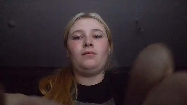 Snapshot of Light_Luna chatting on 08-01-26, 04:06 Light Luna online show from 08-01-26, 04:06