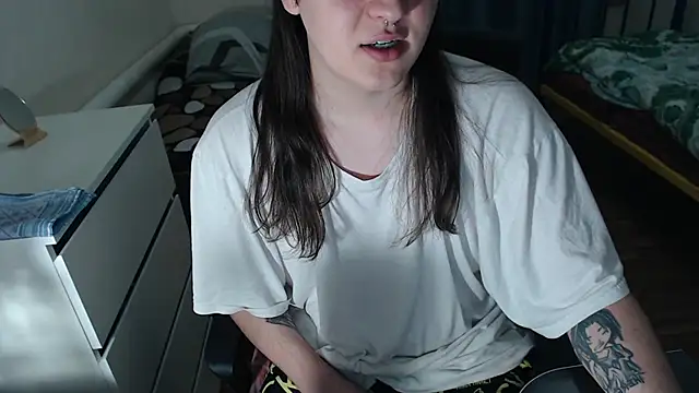 EvaMiron online show from 10-24-25, 01:18