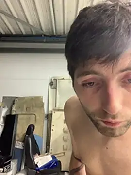 Snapshot of GuillaumebeauZizi chatting on 02-12-26, 06:03 GuillaumebeauZizi online show from 02-12-26, 06:03