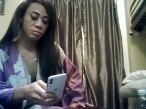 Snapshot of CaramelDipper chatting on 12-16-24, 05:17 CaramelDipper online show from 12-16-24, 05:17