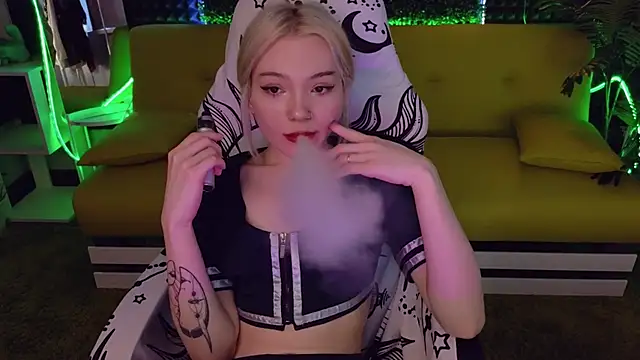 Snapshot of SandraBoyl chatting on 01-31-25, 04:14 SandraBoyl online show from 01-31-25, 04:14