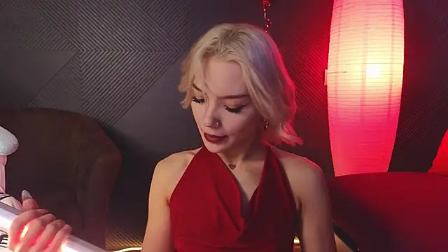 Snapshot of SandraBoyl chatting on 02-25-25, 04:14 SandraBoyl online show from 02-25-25, 04:14