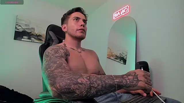 Snapshot of LucianSinclair chatting on 01-29-25, 11:35 LucianSinclair online show from 01-29-25, 11:35