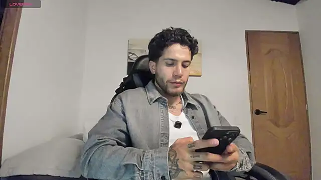 Snapshot of LucianSinclair chatting on 07-14-26, 02:16 LucianSinclair online show from 07-14-26, 02:16