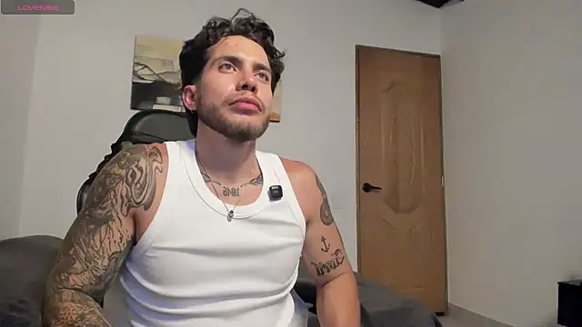Snapshot of LucianSinclair chatting on 07-19-26, 01:09 LucianSinclair online show from 07-19-26, 01:09