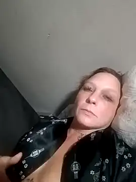 Snapshot of Everlyrose27 chatting on 01-18-25, 04:26 Everlyrose27 online show from 01-18-25, 04:26