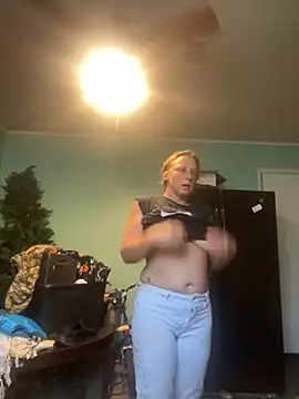 Snapshot of Everlyrose27 chatting on 09-19-25, 09:04 Everlyrose27 online show from 09-19-25, 09:04