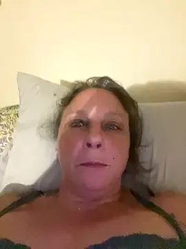 Snapshot of Everlyrose27 chatting on 09-28-25, 06:52 Everlyrose27 online show from 09-28-25, 06:52