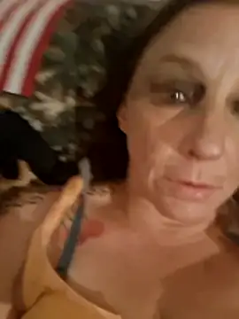 Snapshot of Everlyrose27 chatting on 12-19-25, 07:15 Everlyrose27 online show from 12-19-25, 07:15