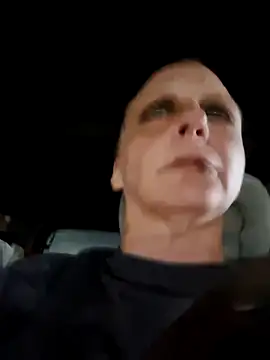 Snapshot of Everlyrose27 chatting on 12-22-25, 02:52 Everlyrose27 online show from 12-22-25, 02:52