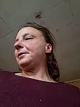 Snapshot of Everlyrose27 chatting on 12-22-25, 07:33 Everlyrose27 online show from 12-22-25, 07:33