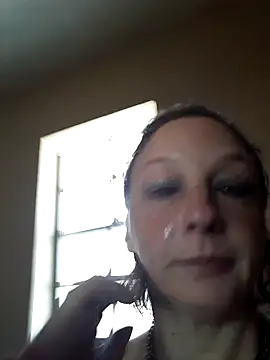 Snapshot of Everlyrose27 chatting on 02-28-26, 05:47 Everlyrose27 online show from 02-28-26, 05:47