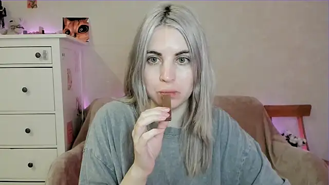 Snapshot of pawpaws chatting on 04-19-26, 01:32 pawpaws online show from 04-19-26, 01:32