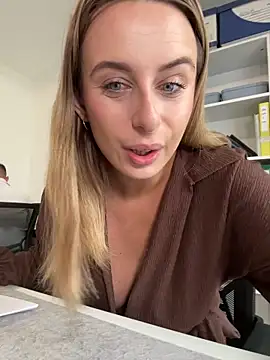 Snapshot of Hii_Lolla chatting on 05-18-26, 04:18 Hii Lolla online show from 05-18-26, 04:18